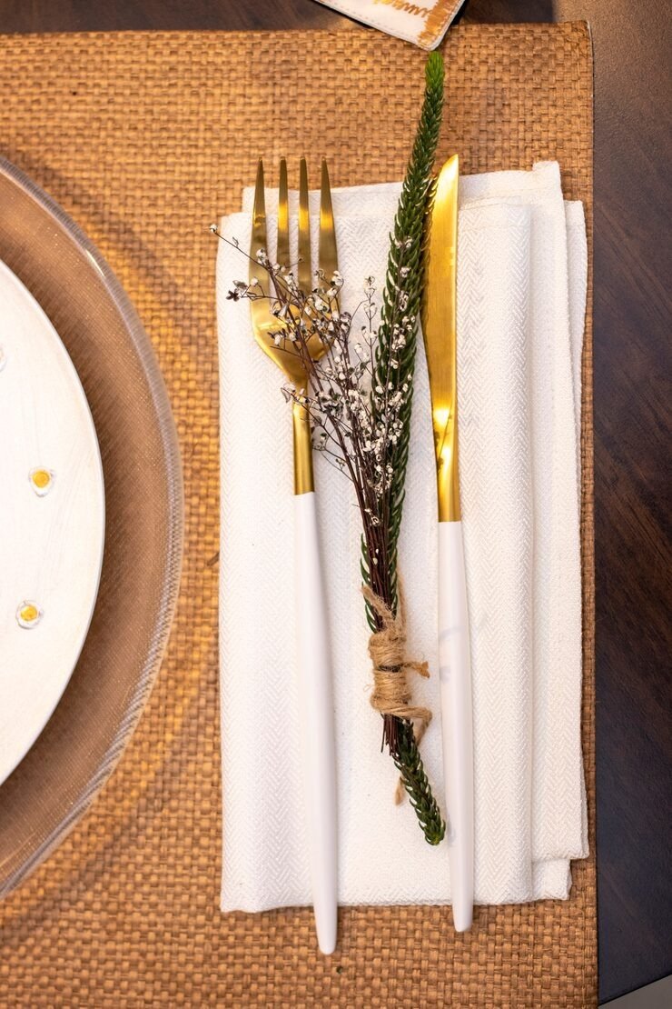 Central Jute Table Runner